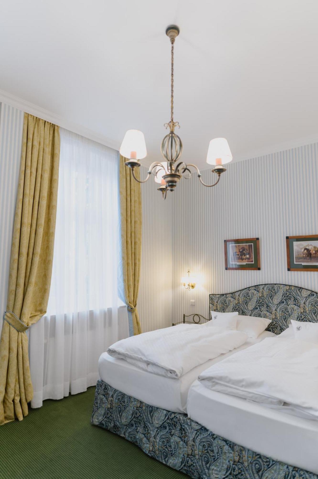 Romantik Hotel Zur Post Fuerstenfeldbruck Esterno foto