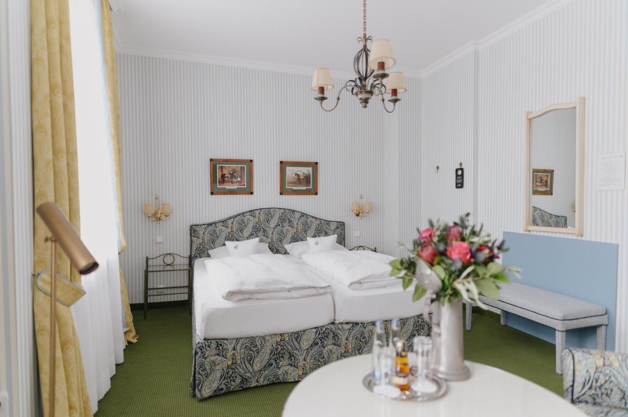 Romantik Hotel Zur Post Fuerstenfeldbruck Esterno foto