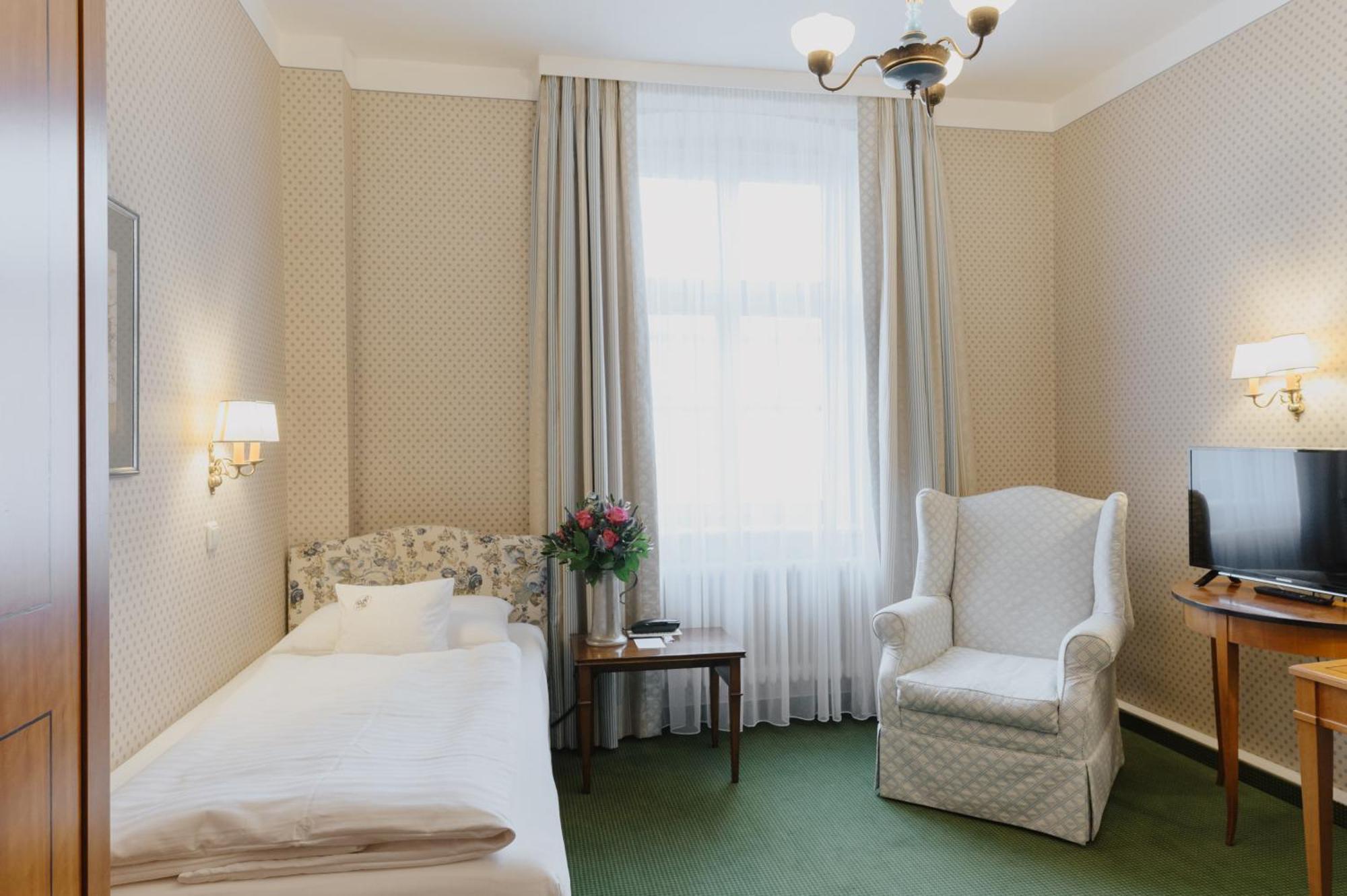 Romantik Hotel Zur Post Fuerstenfeldbruck Esterno foto