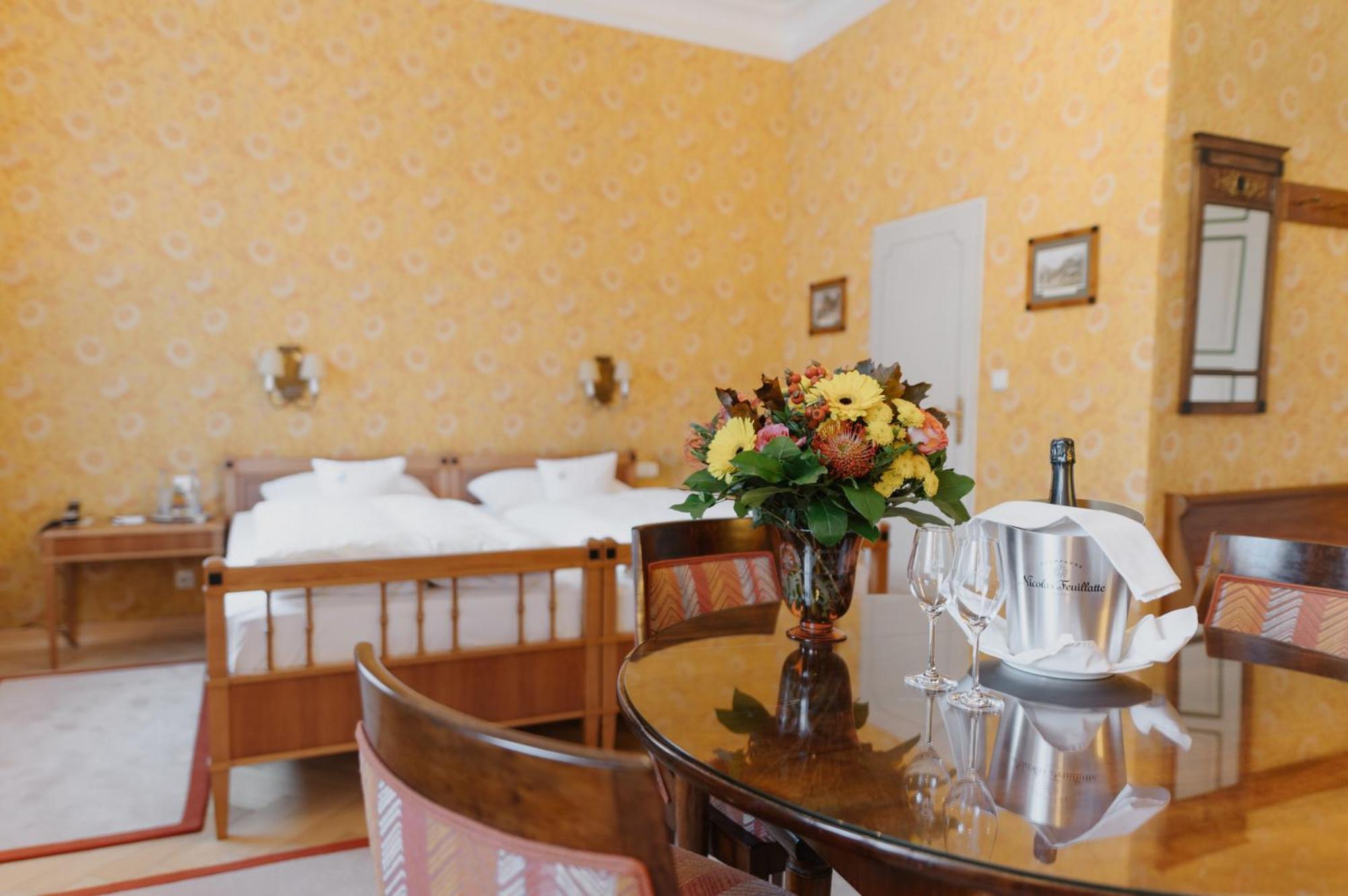 Romantik Hotel Zur Post Fuerstenfeldbruck Esterno foto