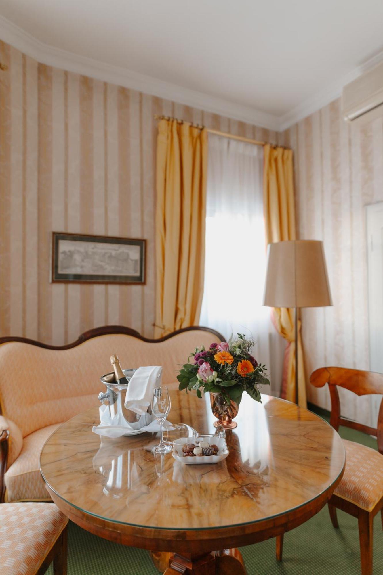 Romantik Hotel Zur Post Fuerstenfeldbruck Esterno foto