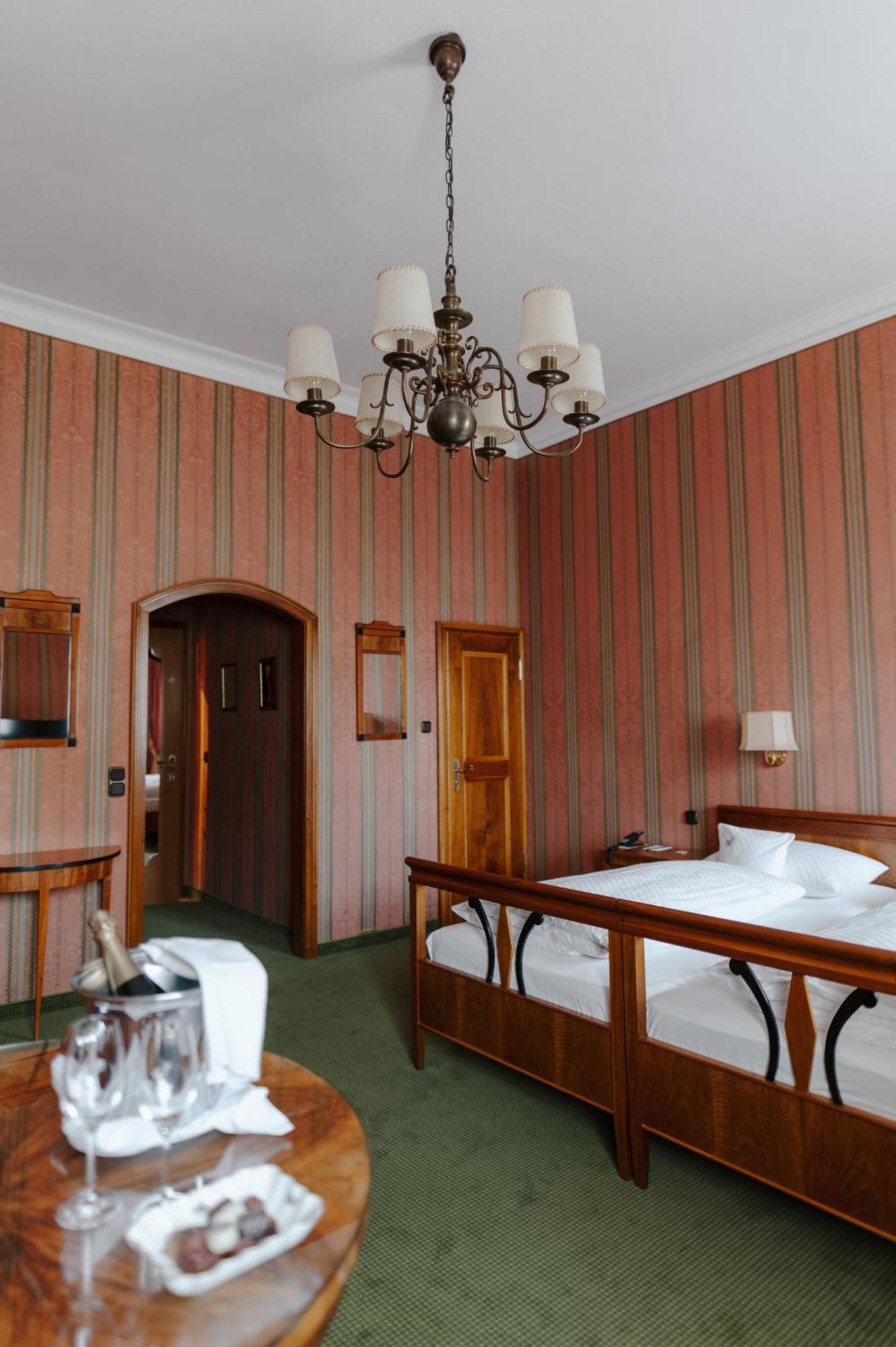 Romantik Hotel Zur Post Fuerstenfeldbruck Esterno foto