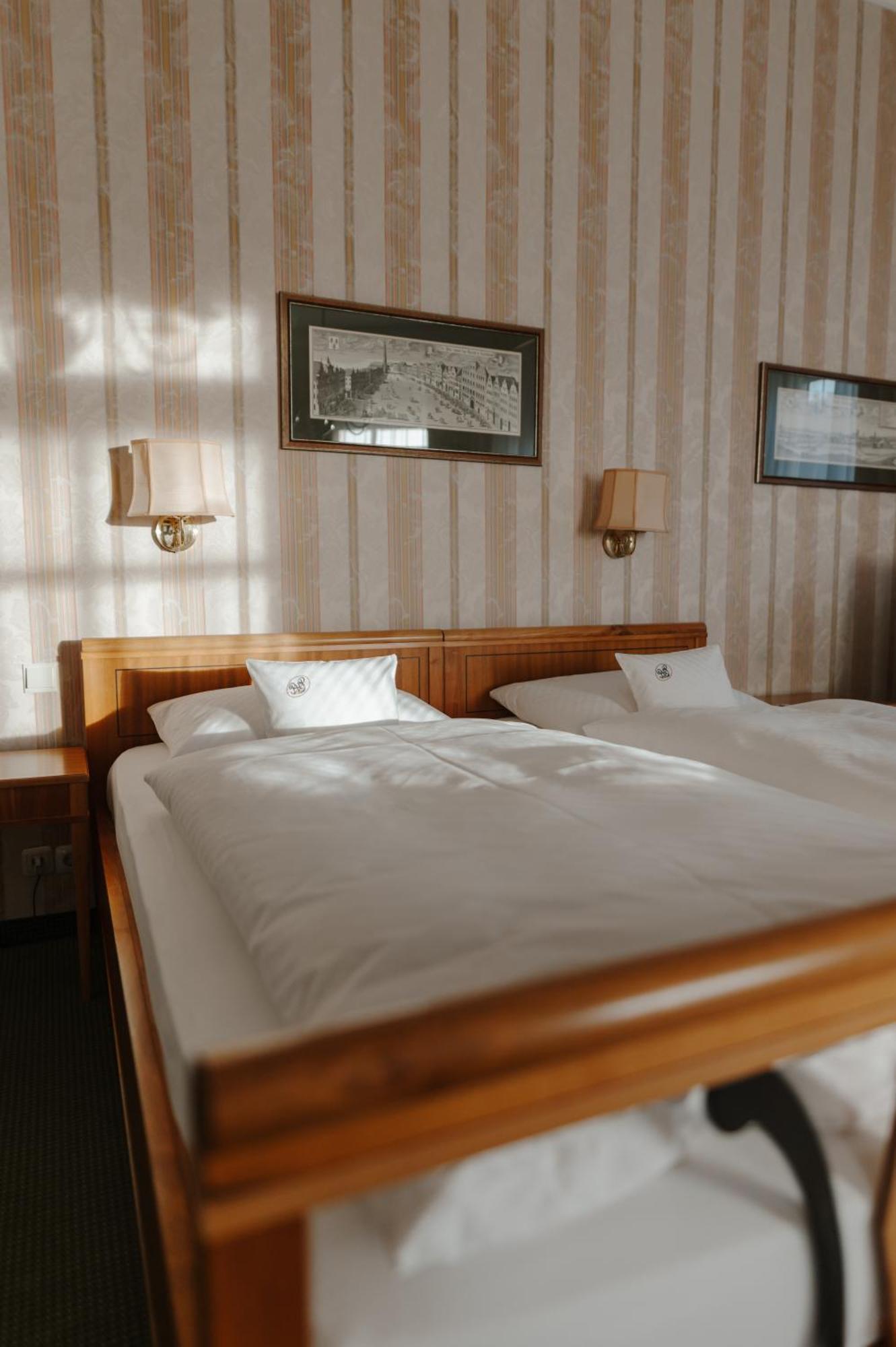 Romantik Hotel Zur Post Fuerstenfeldbruck Esterno foto